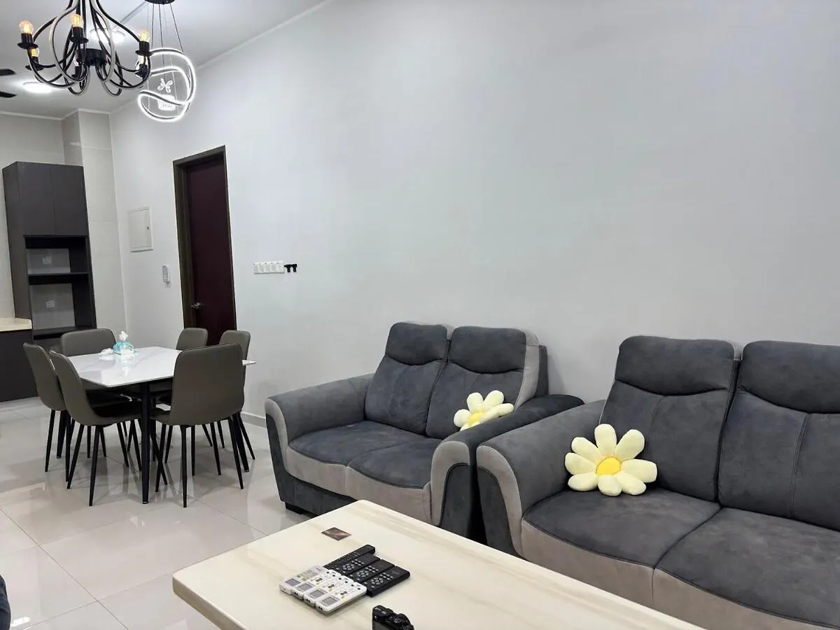 Pool View By The Beach 6-8Pax 3B3B Cozy Staycation Johor Bahru Apartment